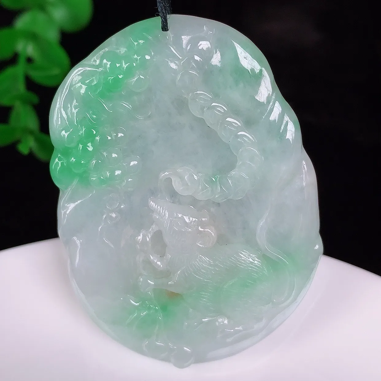 自然光实拍，冰润冰糯种飘绿翡翠生肖鼠吊坠，种老水足，翠色灵动，寓意美好，佩戴时尚出众！#36.17