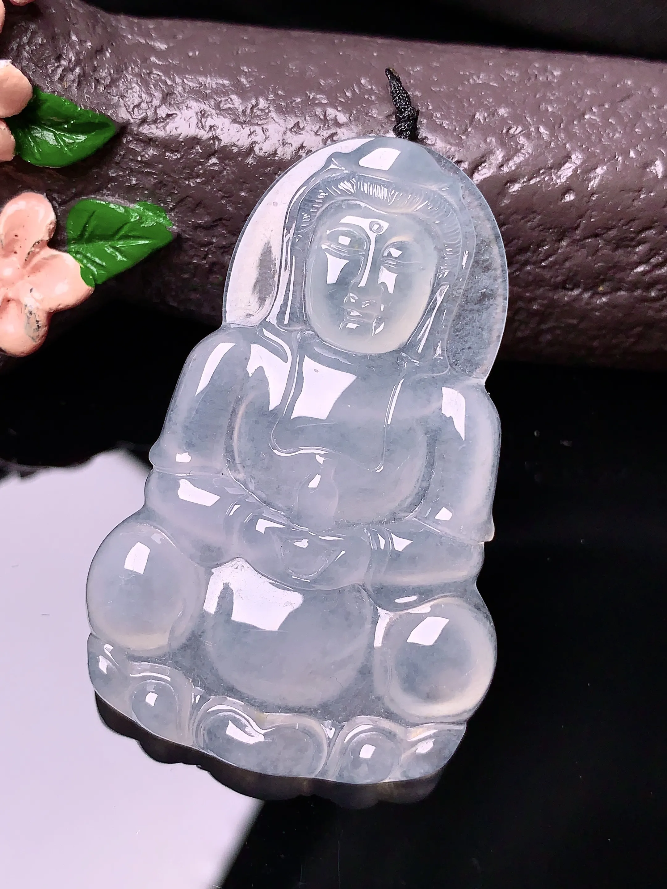 冰种观音菩萨吊坠 玉质细腻 色泽艳丽 整体尺寸49.1*31.7*5