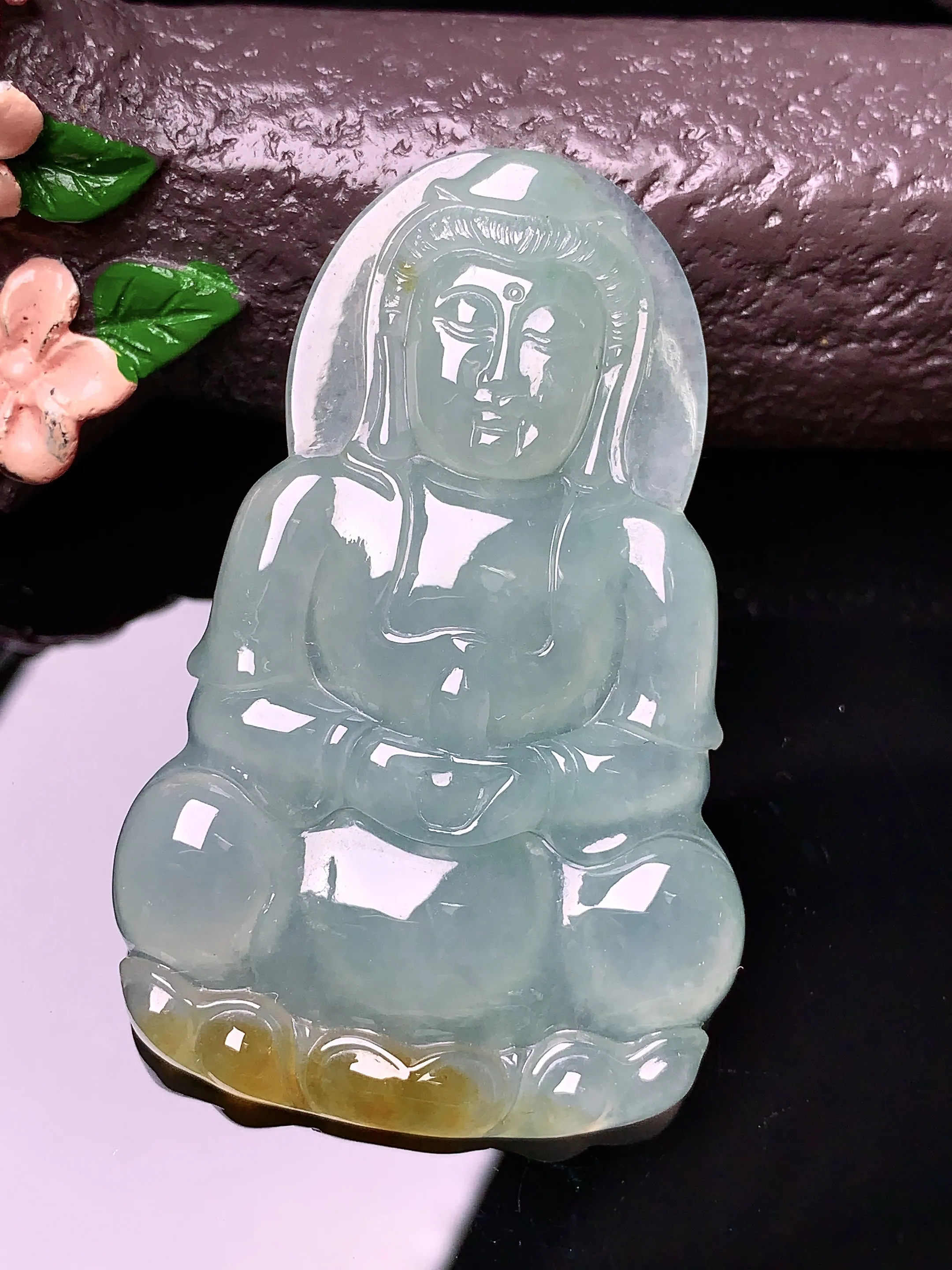 晴底飘黄翡观音菩萨吊坠 玉质细腻 色泽艳丽 整体尺寸55.3*35.2*5.2