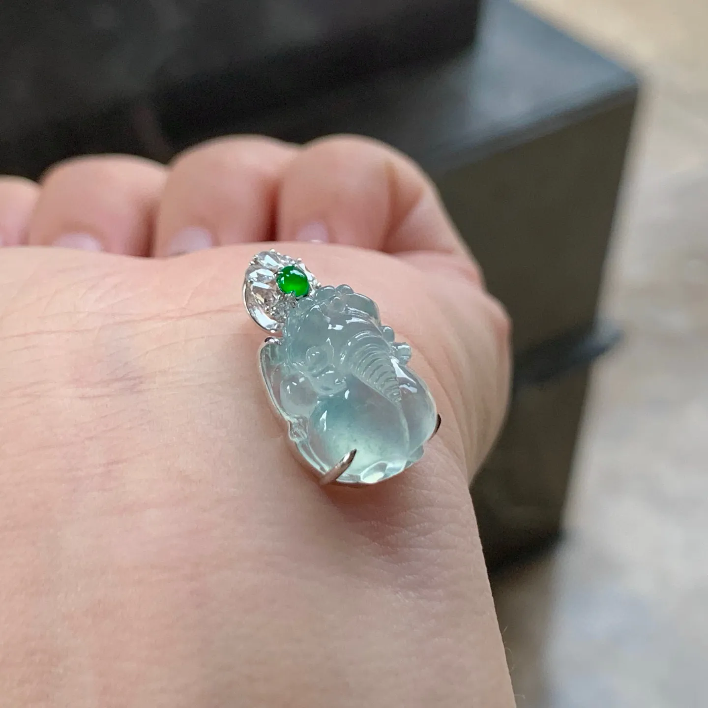 冰种貔貅
真金镶嵌 精致