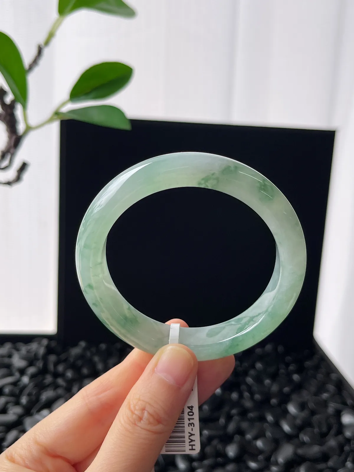 正圈54圈口，翡翠冰糯种飘绿手镯，飘花灵动