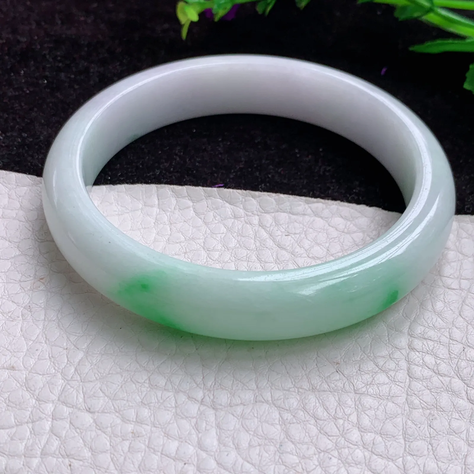 blm实拍 大圈口63*13*8缅甸翡翠胶感飘阳绿大气气百搭正圈翡翠玉手镯 平安镯