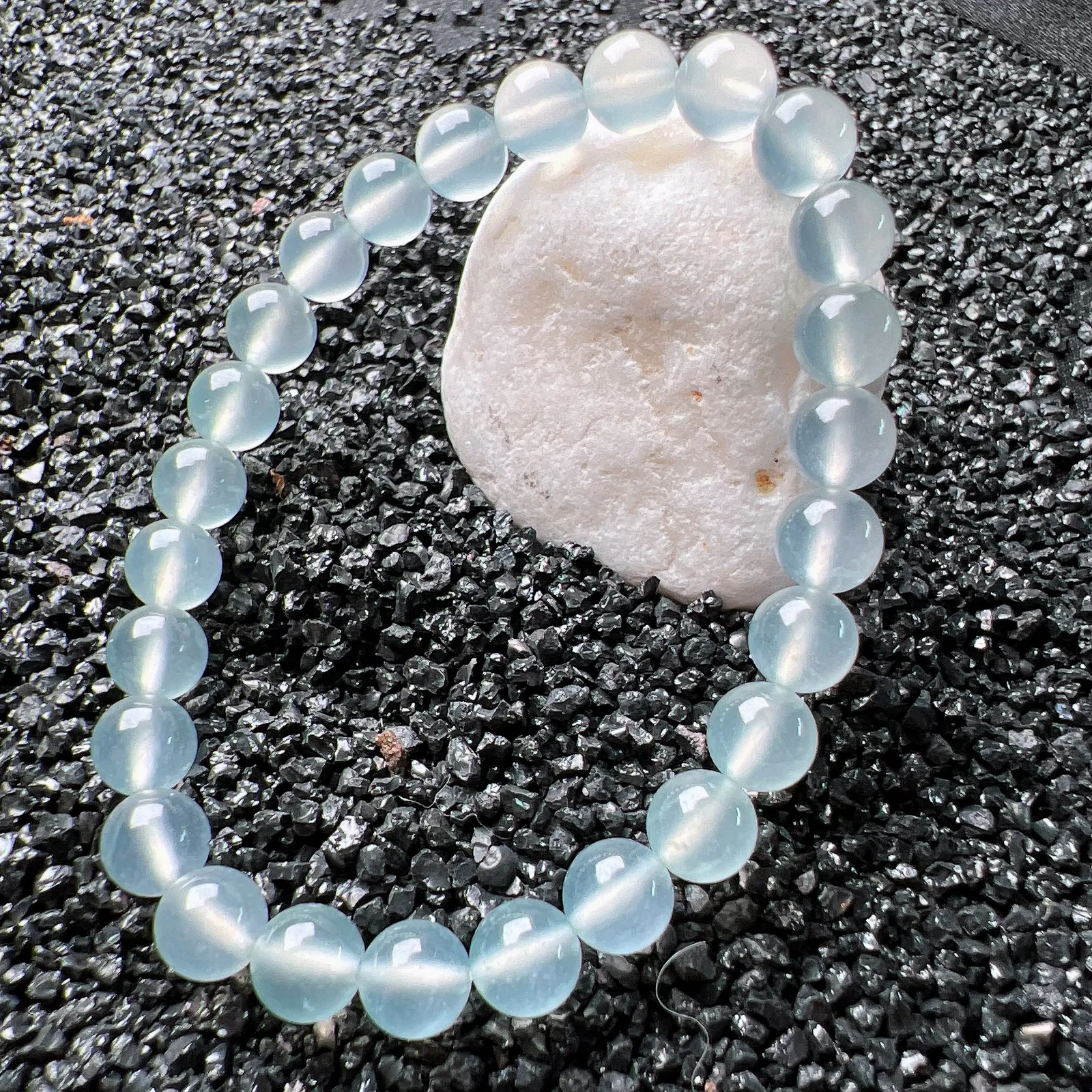 【玻璃种手串】玻璃种，颗颗质地细腻，光泽度上佳。直径6.5mm，26颗。