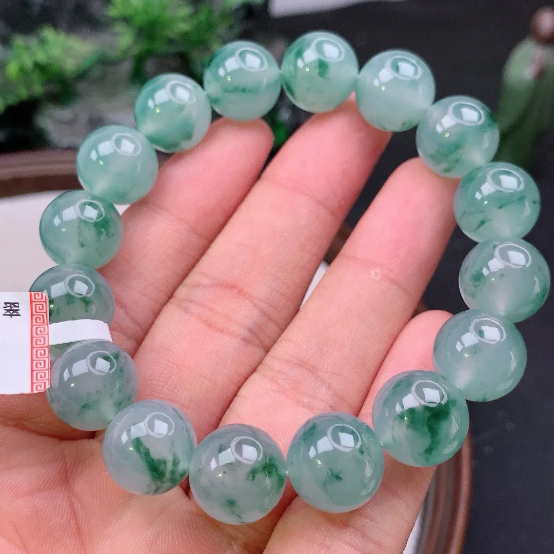 天然A货翡翠冰飘花起胶圆珠手串
尺寸13mm  重59.15g