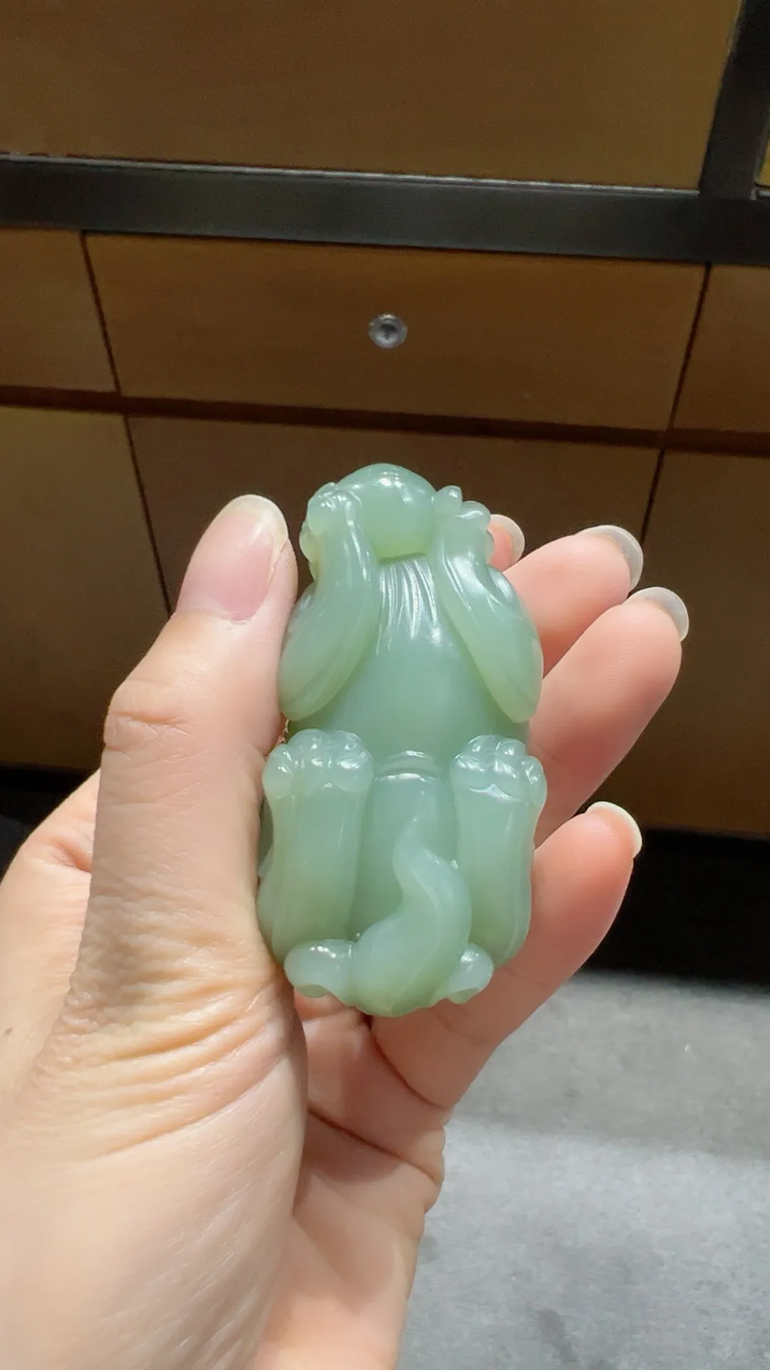 碧玉粉青貔貅｜过灯品质

重90克 尺寸63*34*28m m