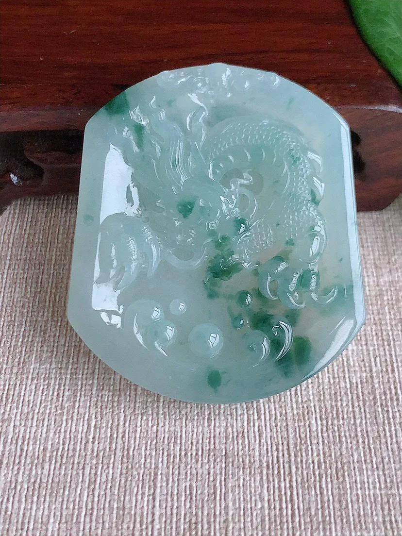 缅甸a货翡翠ddj老坑冰种飘花龙牌吊坠 整体52.7×45.2×6mm 28.90