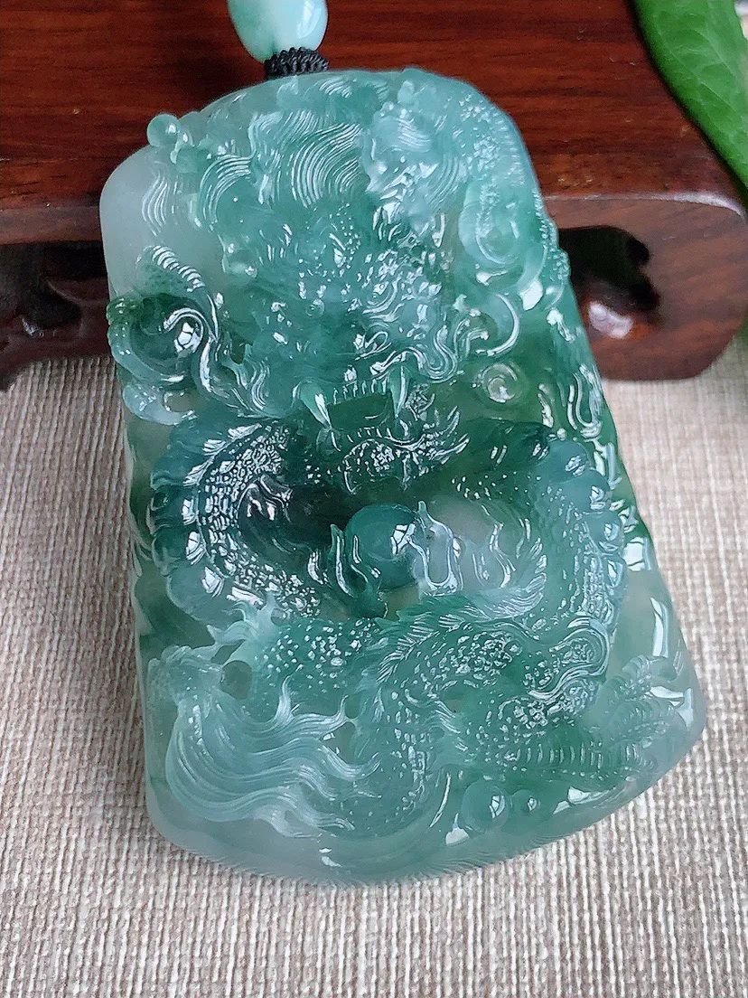 缅甸a货翡翠ddj老坑冰种飘花龙牌吊坠 整体70.6×46×11.2mm 75.10