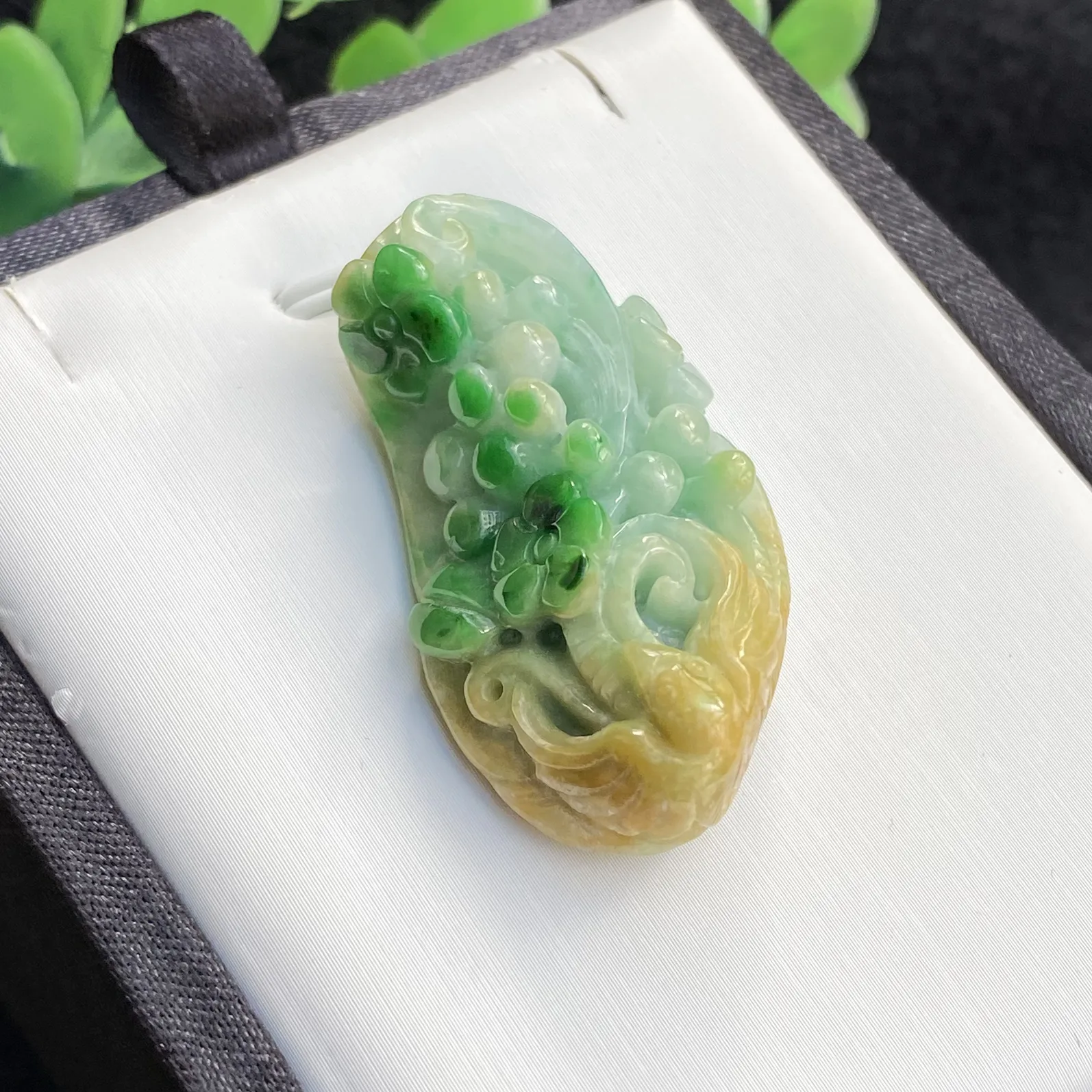 推荐【黄加绿喜上眉梢】黄绿三彩，水润，品相佳，饱满，超值～～