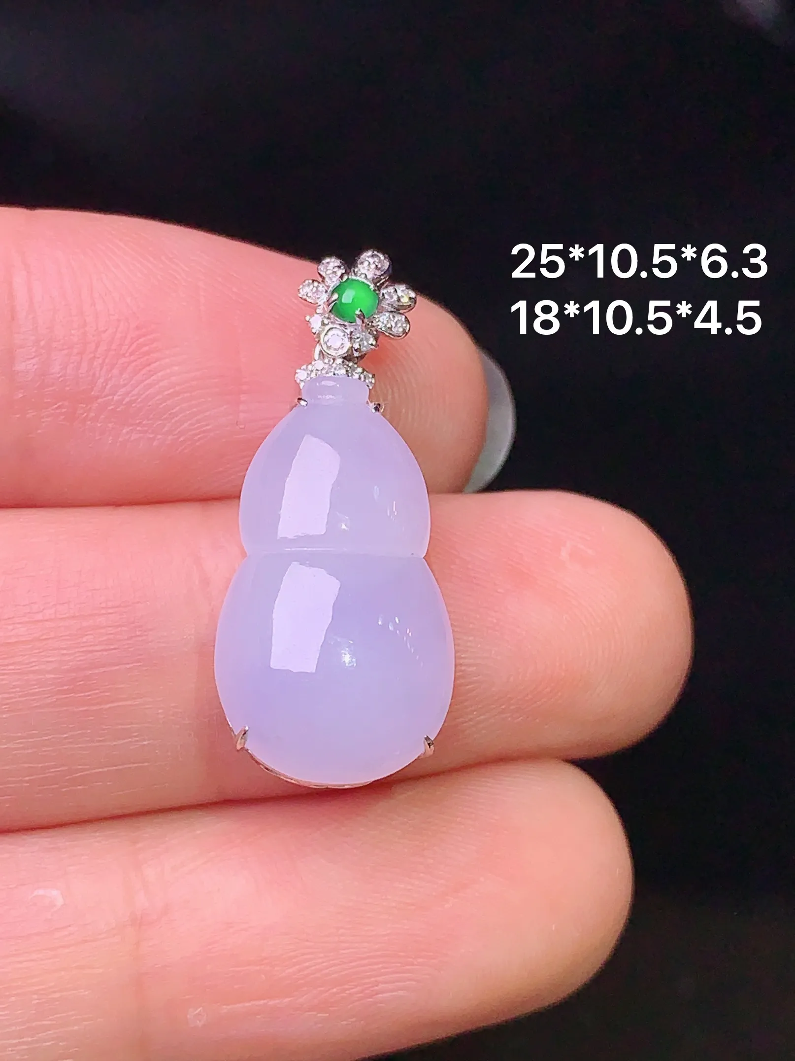 18k金钻镶嵌淡紫罗兰葫芦吊坠 玉质细腻 色泽艳丽 整体尺寸25*10.5*6.3