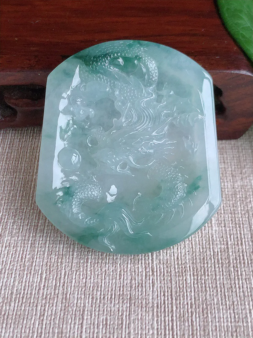 缅甸a货翡翠ddj老坑冰种飘花龙牌吊坠 整体51.3×43.6×5.8mm 27.97
