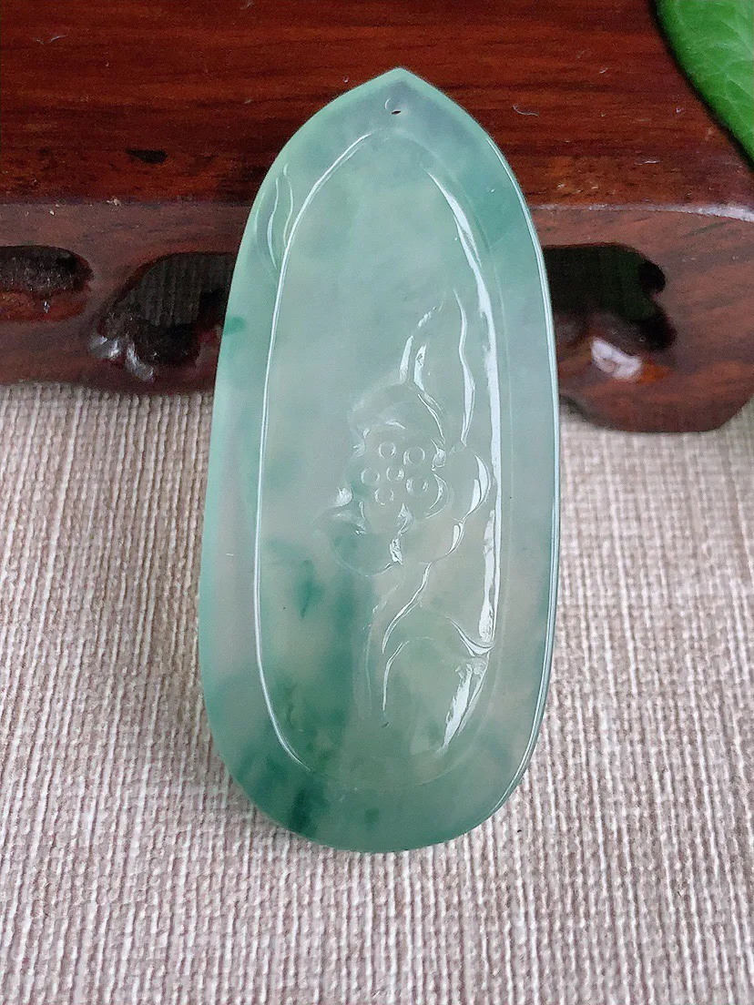 缅甸a货翡翠ddj老坑冰种飘花大势至菩萨吊坠 整体55×24.8×4.7mm 14.00