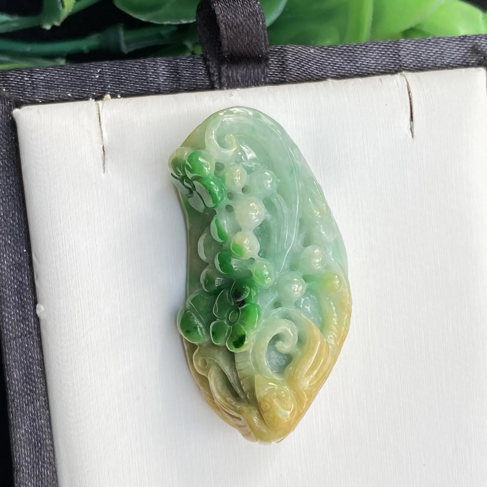推荐【黄加绿喜上眉梢】黄绿三彩，水润，品相佳，饱满，超值～～