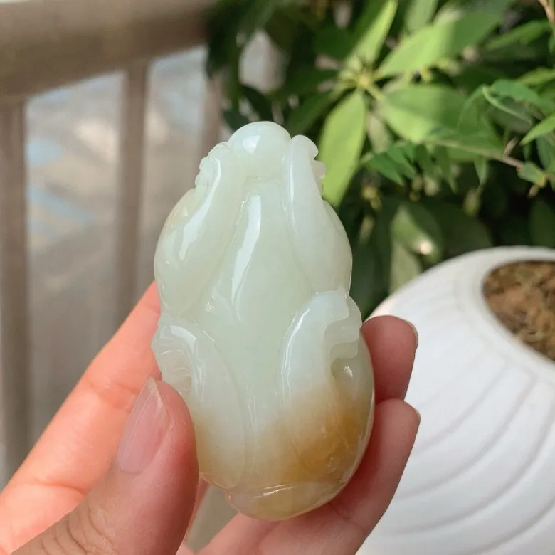 新疆且末糖招财进宝貔貅把件。尺寸69/41/38mm重172.9克 玉质细腻油润。手推出油。品相大气 lt250519