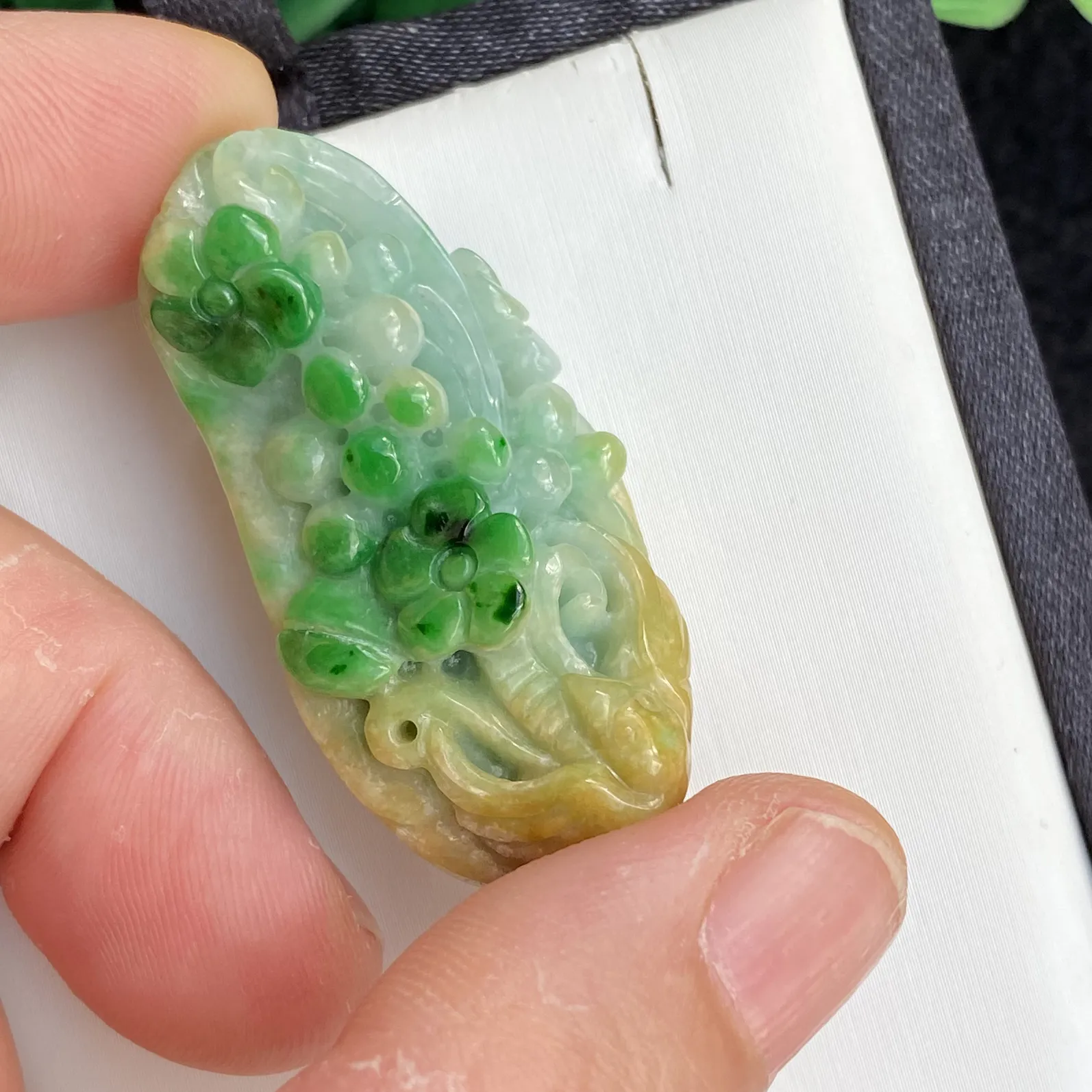 推荐【黄加绿喜上眉梢】黄绿三彩，水润，品相佳，饱满，超值～～
