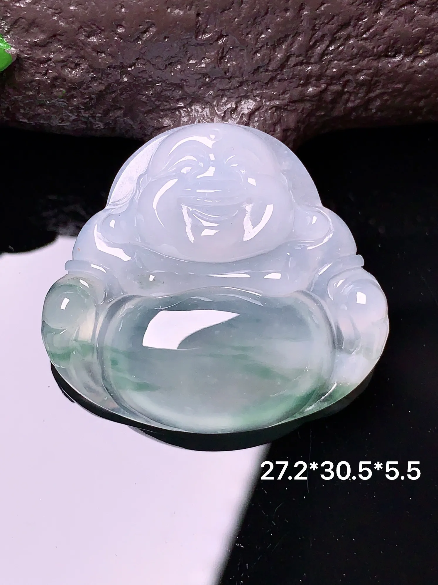 冰种飘绿佛公吊坠 玉质细腻 色泽艳丽清新 整体尺寸27.2*30.5*5.5