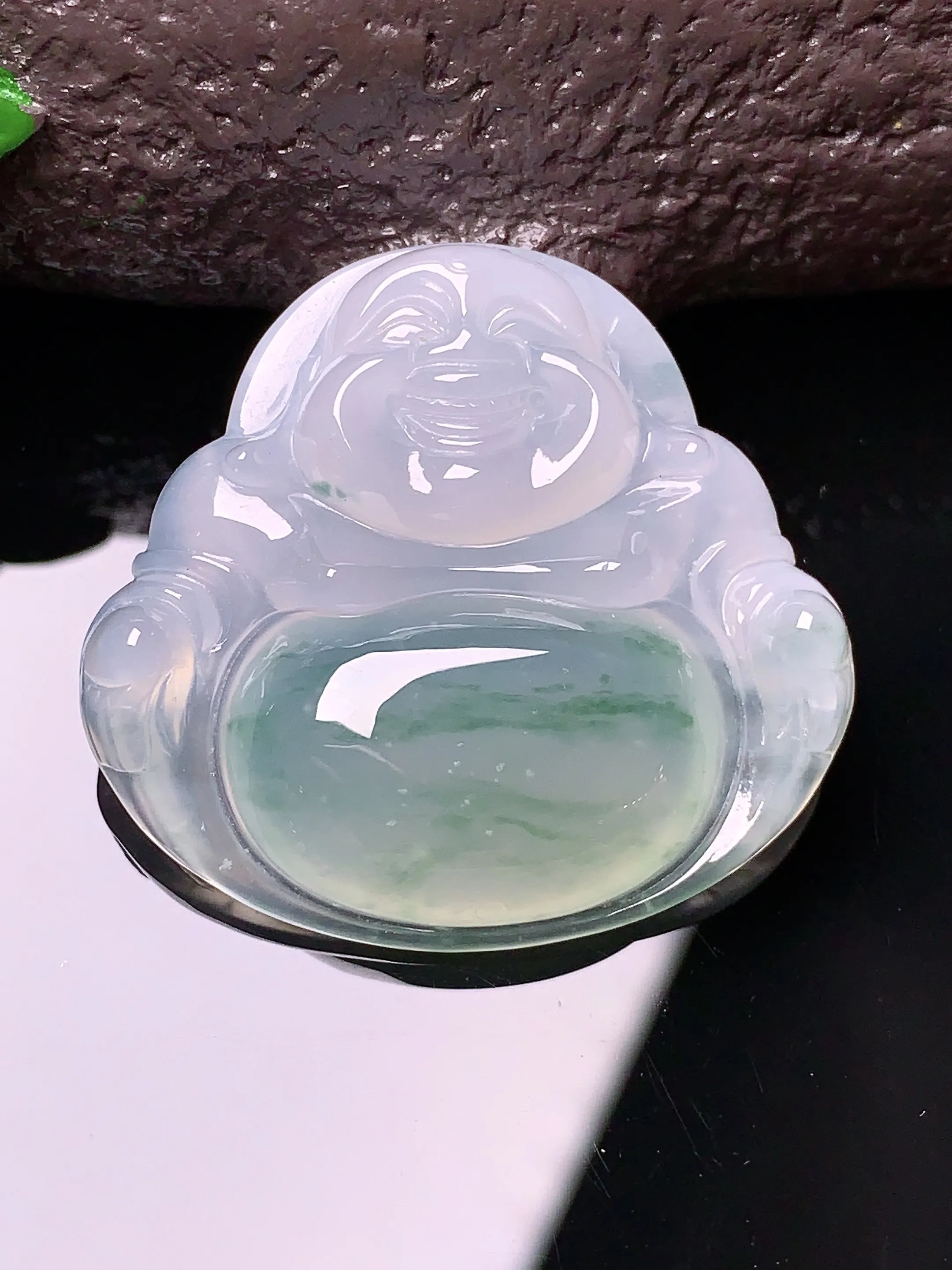 飘绿佛公吊坠 玉质细腻 色泽艳丽 整体尺寸29.2*31.6*6.5