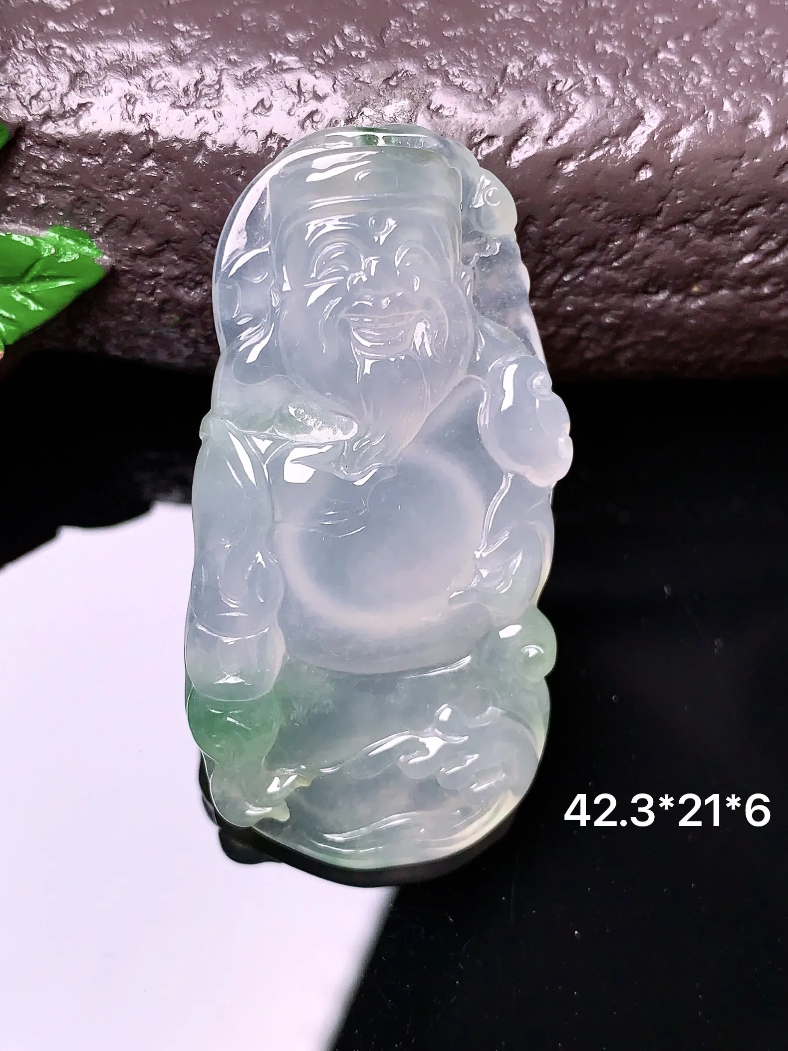 冰种飘绿财神吊坠 玉质细腻 色泽艳丽 整体尺寸42.3*21*6