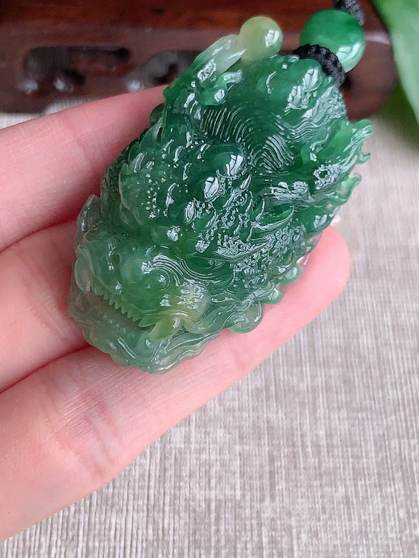 缅甸a货翡翠ddj老坑冰种黄加绿双彩龙牌吊坠  整体47.4×28×16mm 40.20