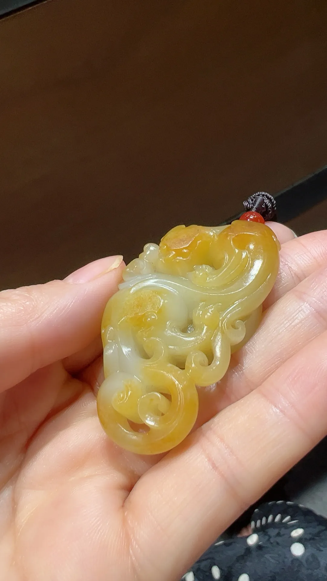 新品｜籽料黄沁螭龙

重30.8克 尺寸53*29*16mm