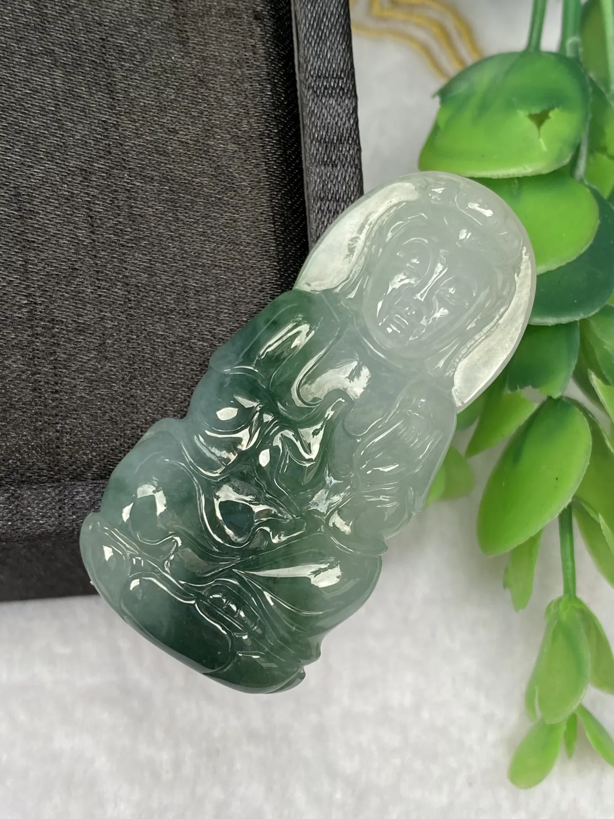 推荐【冰飘花观音】无纹裂，水润细腻，冰冰糯糯，飘蓝绿花，品相佳～～52.6*25.6*9