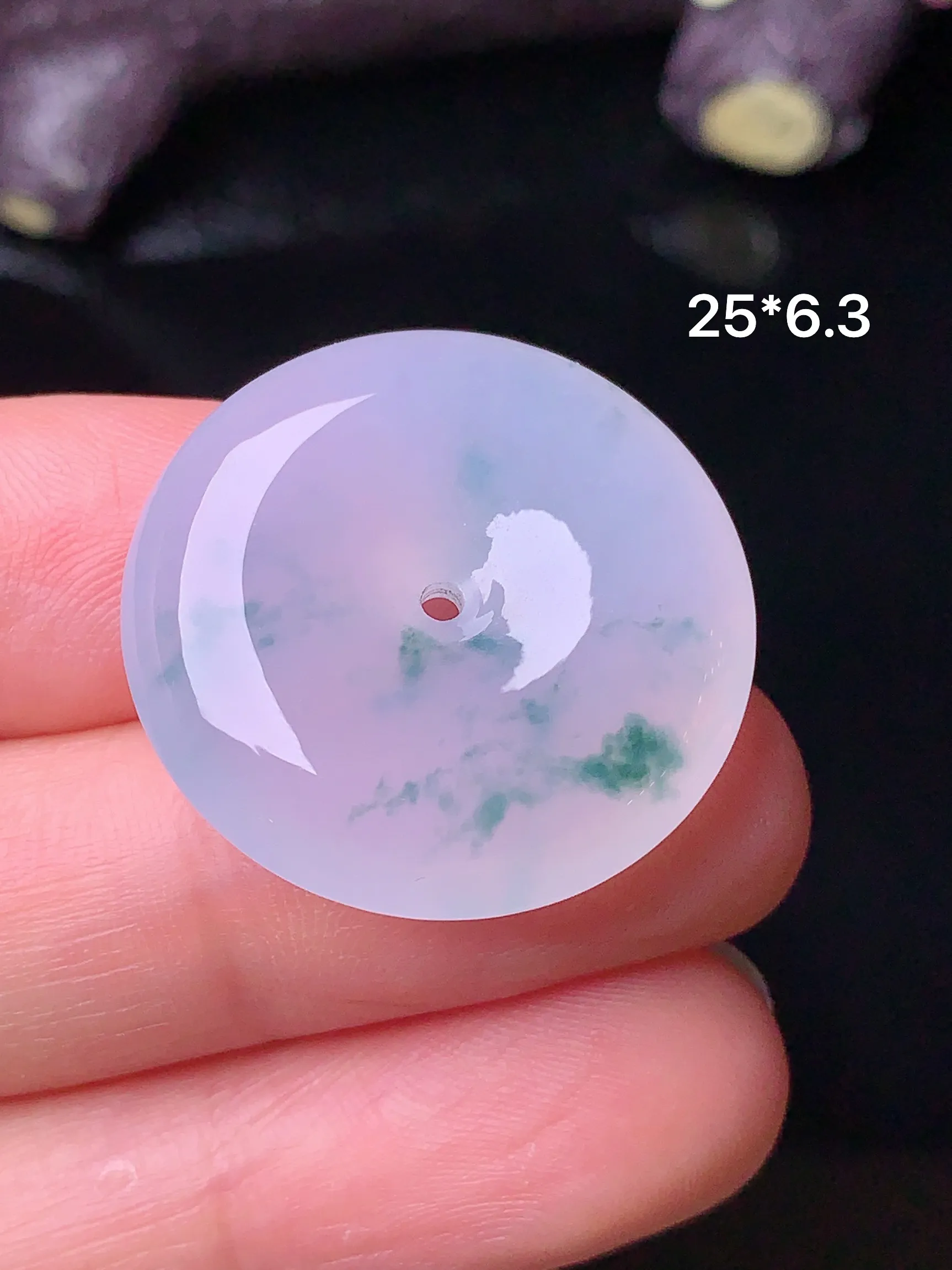 冰种飘绿平安扣吊坠 玉质细腻 色泽艳丽 整体尺寸25*6.3