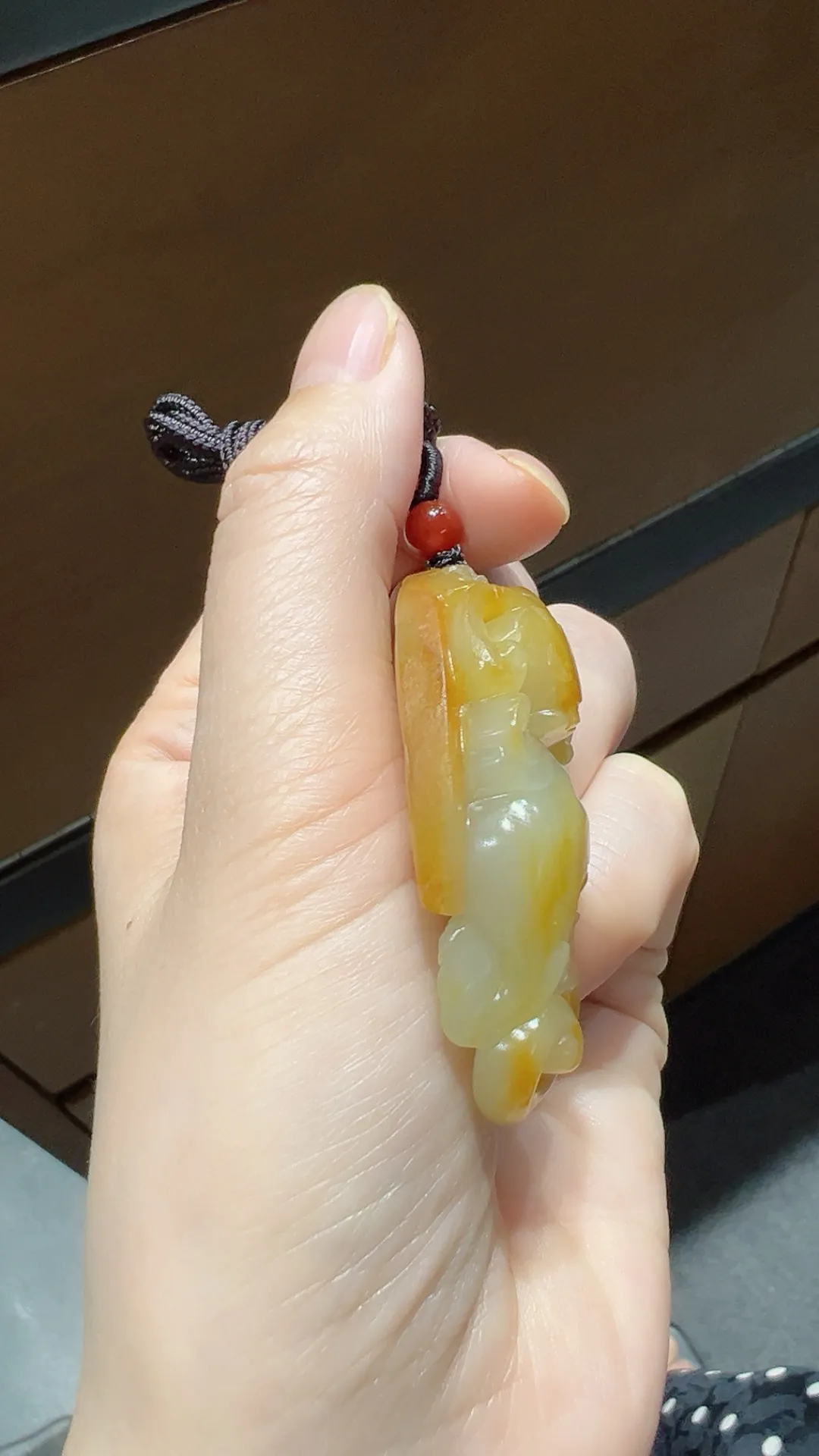 新品｜籽料黄沁螭龙

重30.8克 尺寸53*29*16mm