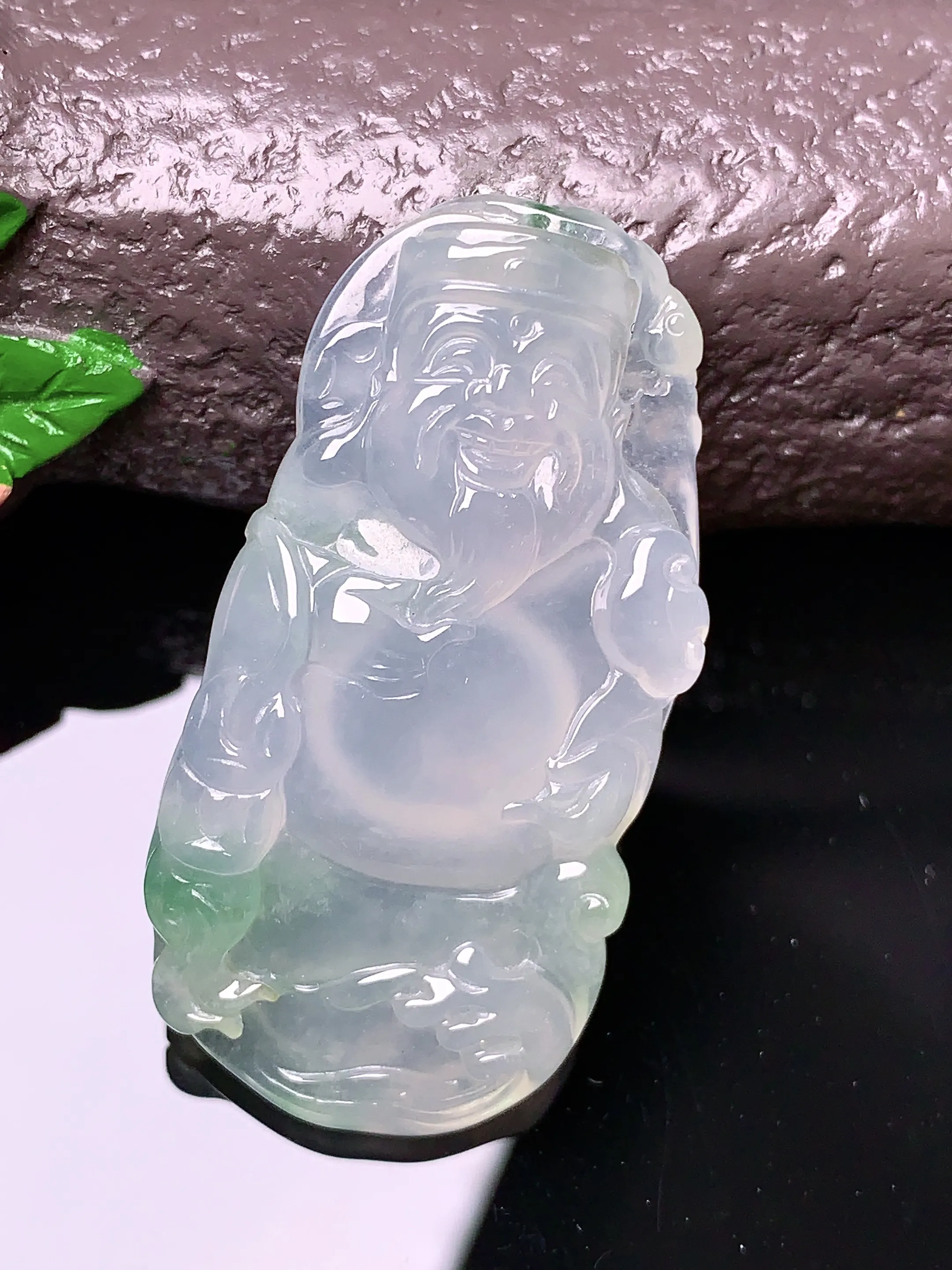 冰种飘绿财神吊坠 玉质细腻 色泽艳丽 整体尺寸42.3*21*6
