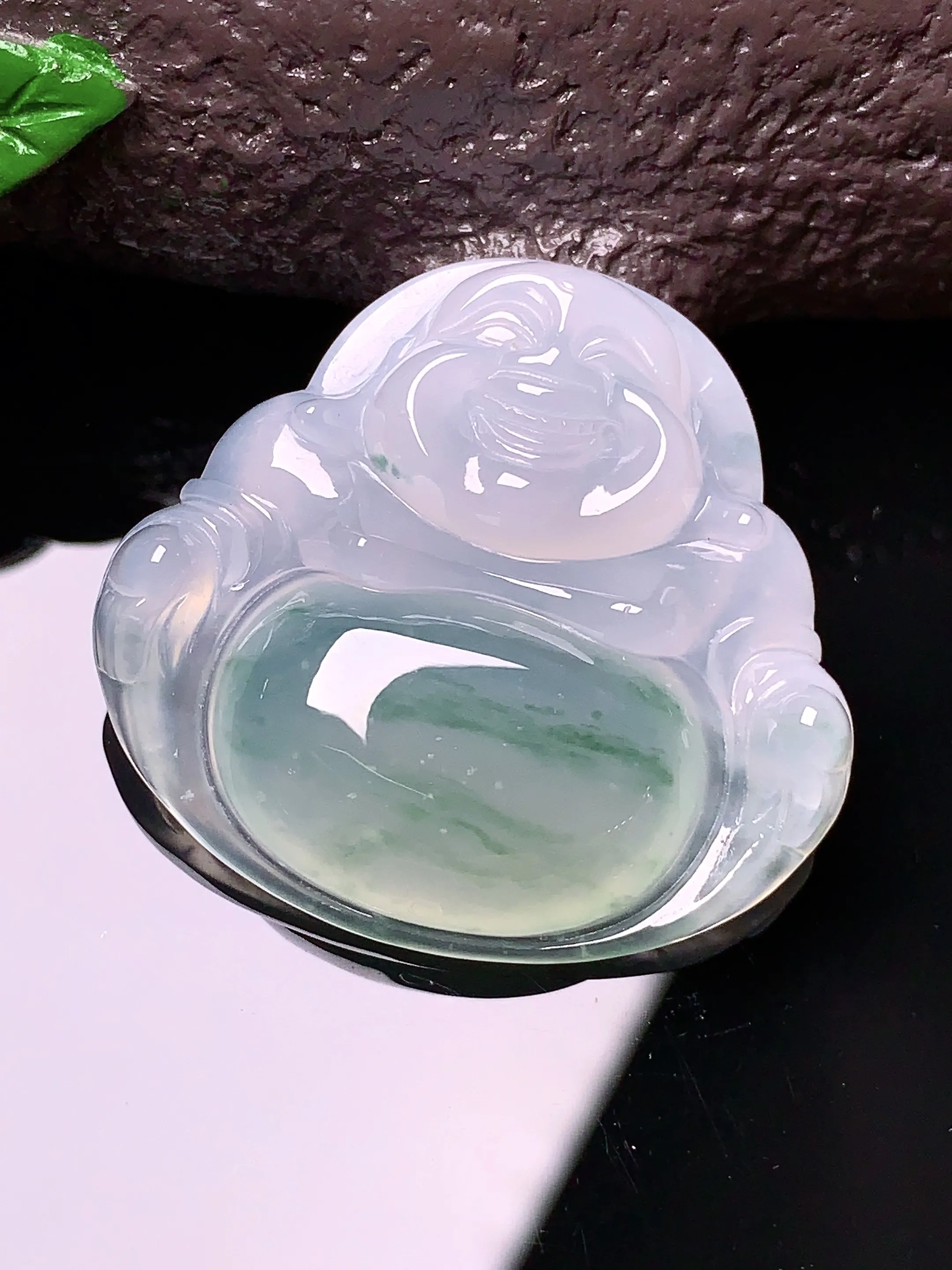 飘绿佛公吊坠 玉质细腻 色泽艳丽 整体尺寸29.2*31.6*6.5