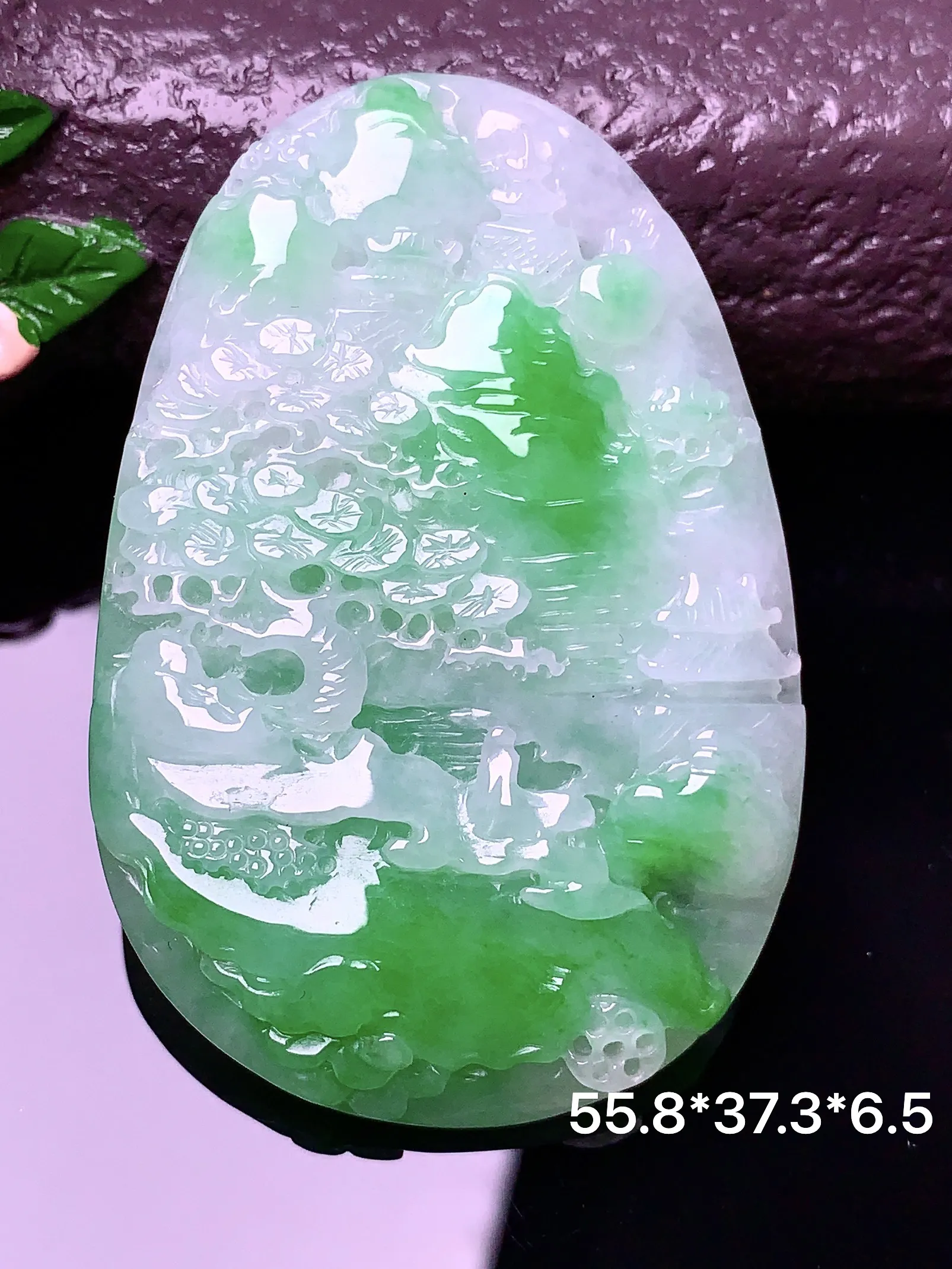 飘绿山水牌吊坠 玉质细腻 色泽艳丽 整体尺寸55.8*37.3*6.5