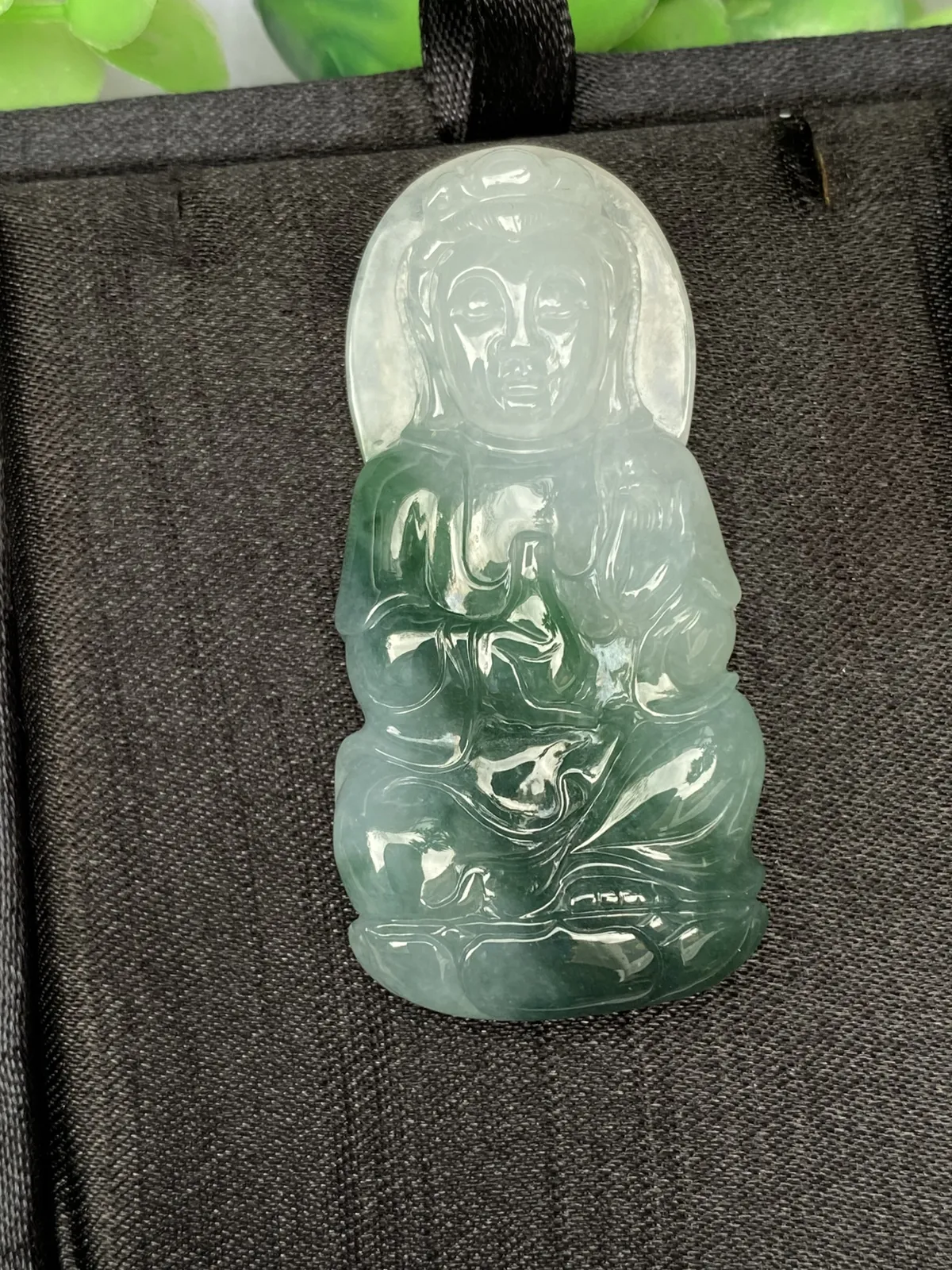 推荐【冰飘花观音】无纹裂，水润细腻，冰冰糯糯，飘蓝绿花，品相佳～～52.6*25.6*9