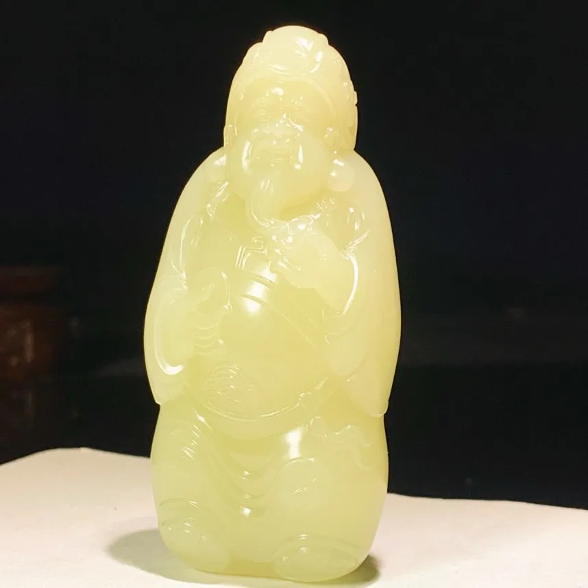 新疆若羌黄口料财神把件。尺寸81/38.5/21mm重100克。玉质细腻油润。手推出油。品相大气。lt250520