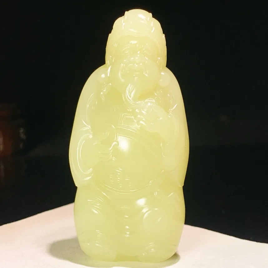 新疆若羌黄口料财神把件。尺寸81/38.5/21mm重100克。玉质细腻油润。手推出油。品相大气。l