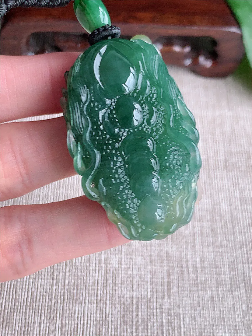 缅甸a货翡翠ddj老坑冰种黄加绿双彩龙牌吊坠  整体47.4×28×16mm 40.20