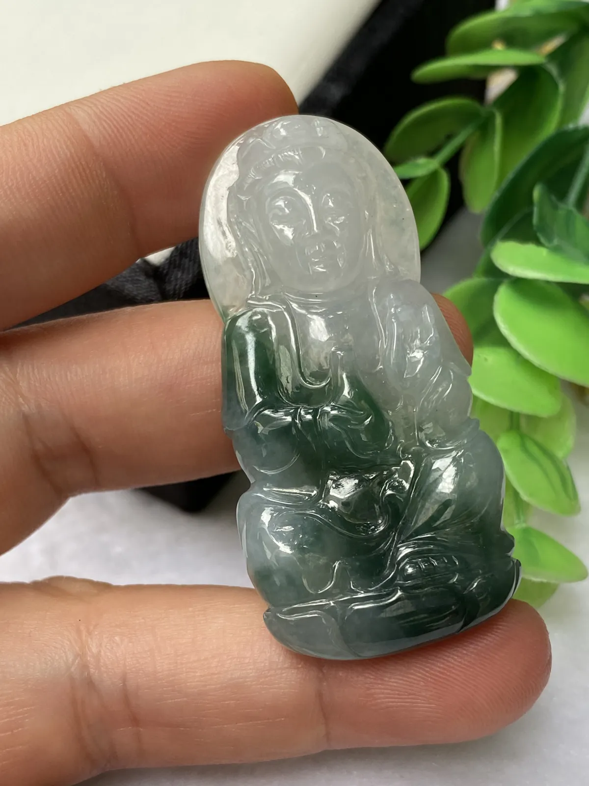 推荐【冰飘花观音】无纹裂，水润细腻，冰冰糯糯，飘蓝绿花，品相佳～～52.6*25.6*9