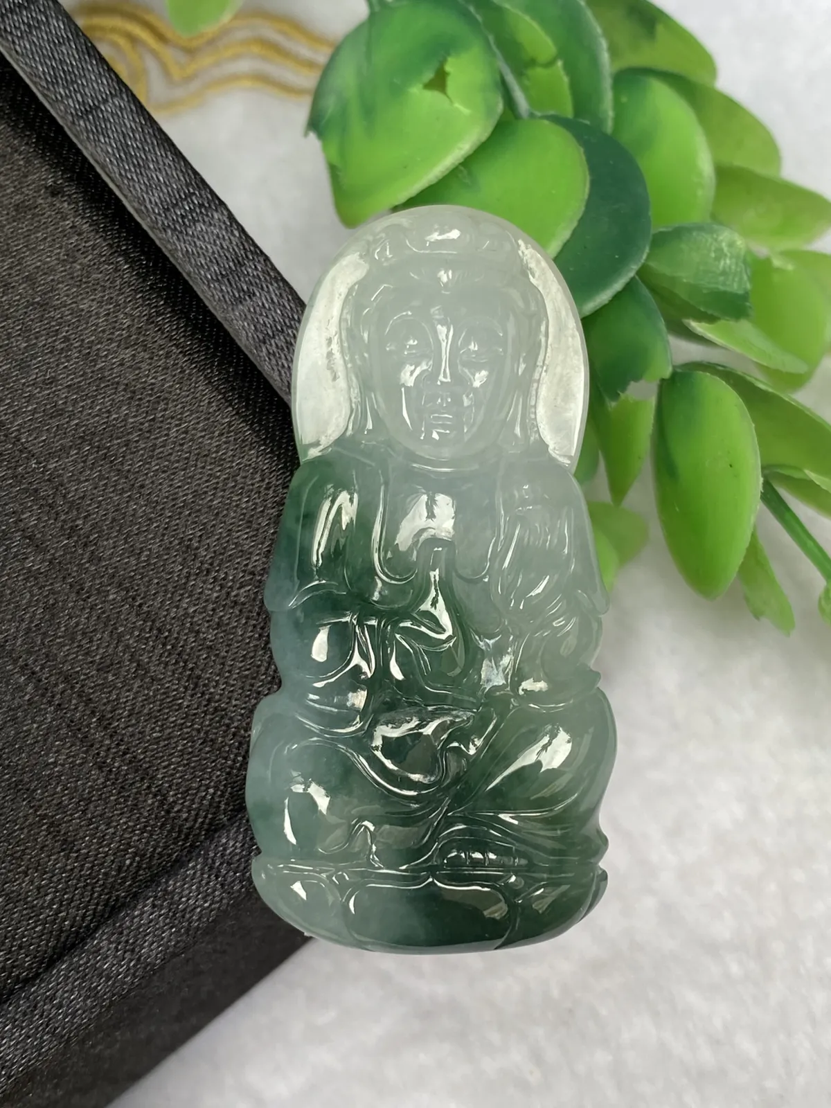 推荐【冰飘花观音】无纹裂，水润细腻，冰冰糯糯，飘蓝绿花，品相佳～～52.6*25.6*9