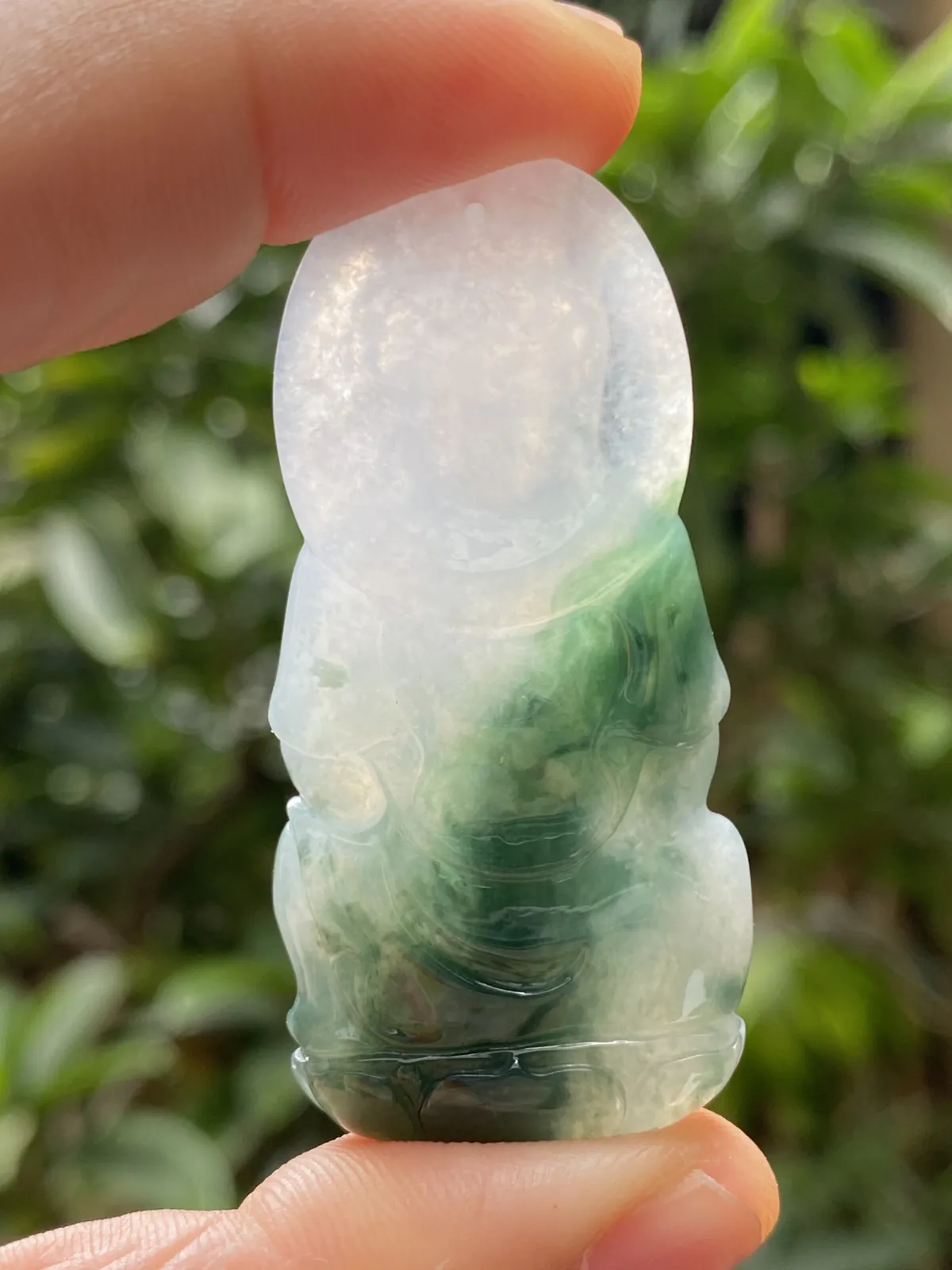 推荐【冰飘花观音】无纹裂，水润细腻，冰冰糯糯，飘蓝绿花，品相佳～～52.6*25.6*9