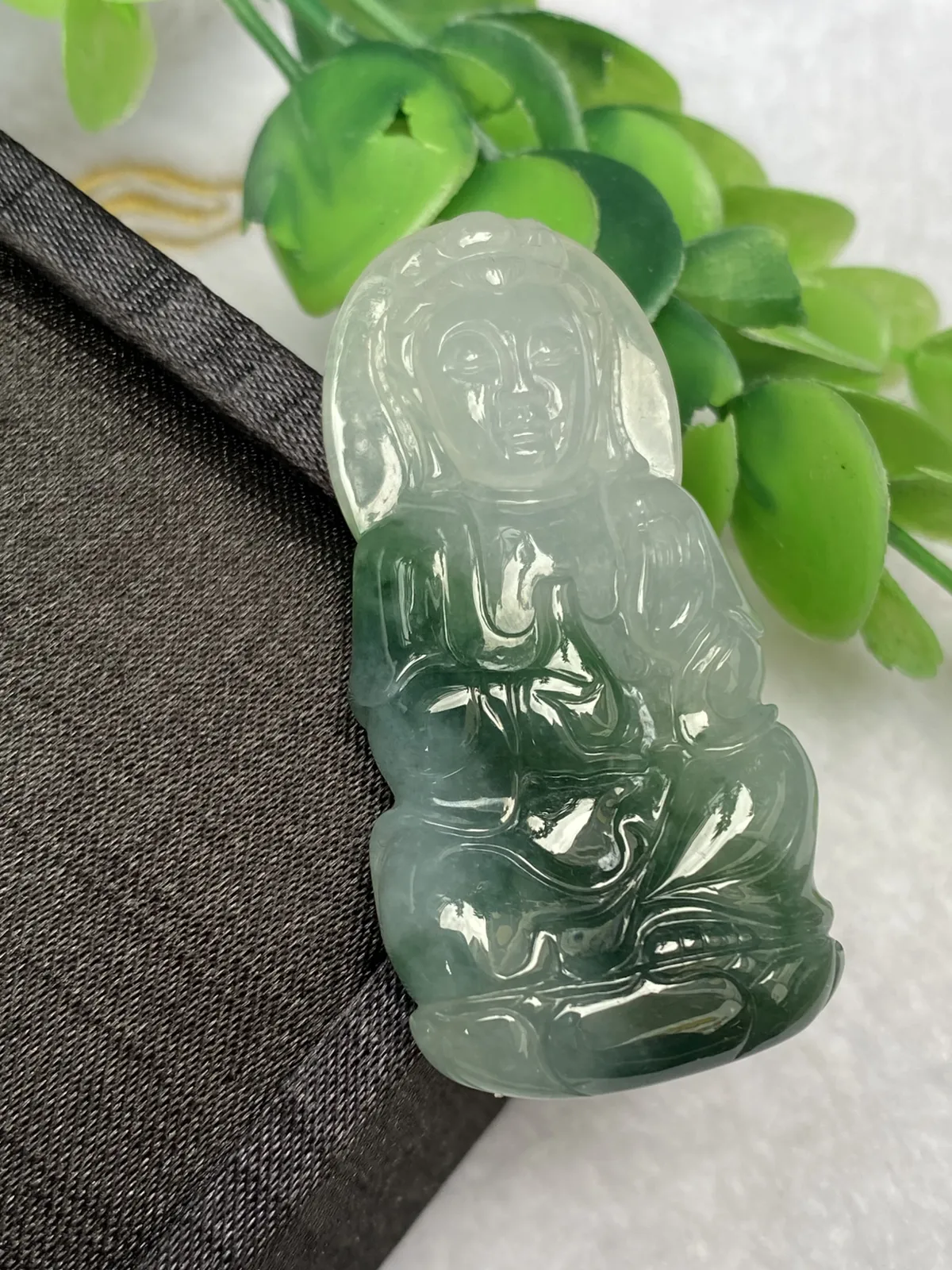 推荐【冰飘花观音】无纹裂，水润细腻，冰冰糯糯，飘蓝绿花，品相佳～～52.6*25.6*9