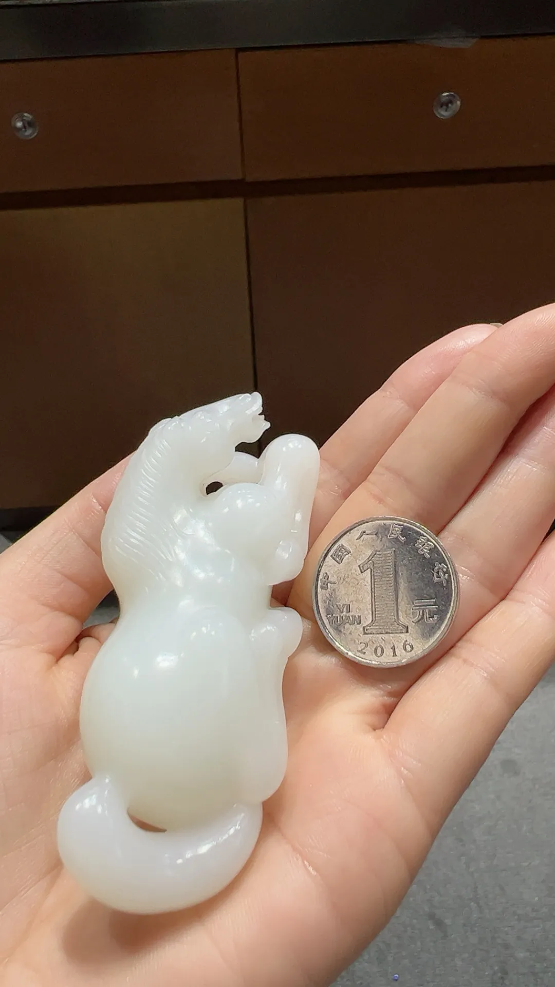 高品质｜马到成功
很推荐 白细油糯 雕工精湛 可收藏品质 

重106.4克 尺寸84*32*30mm