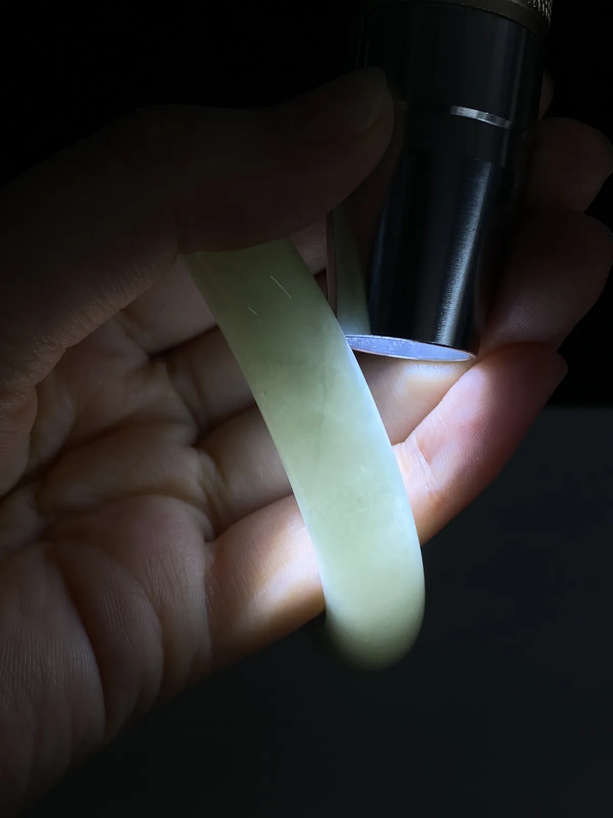 正圈56圈口，翡翠糯化种淡绿手镯