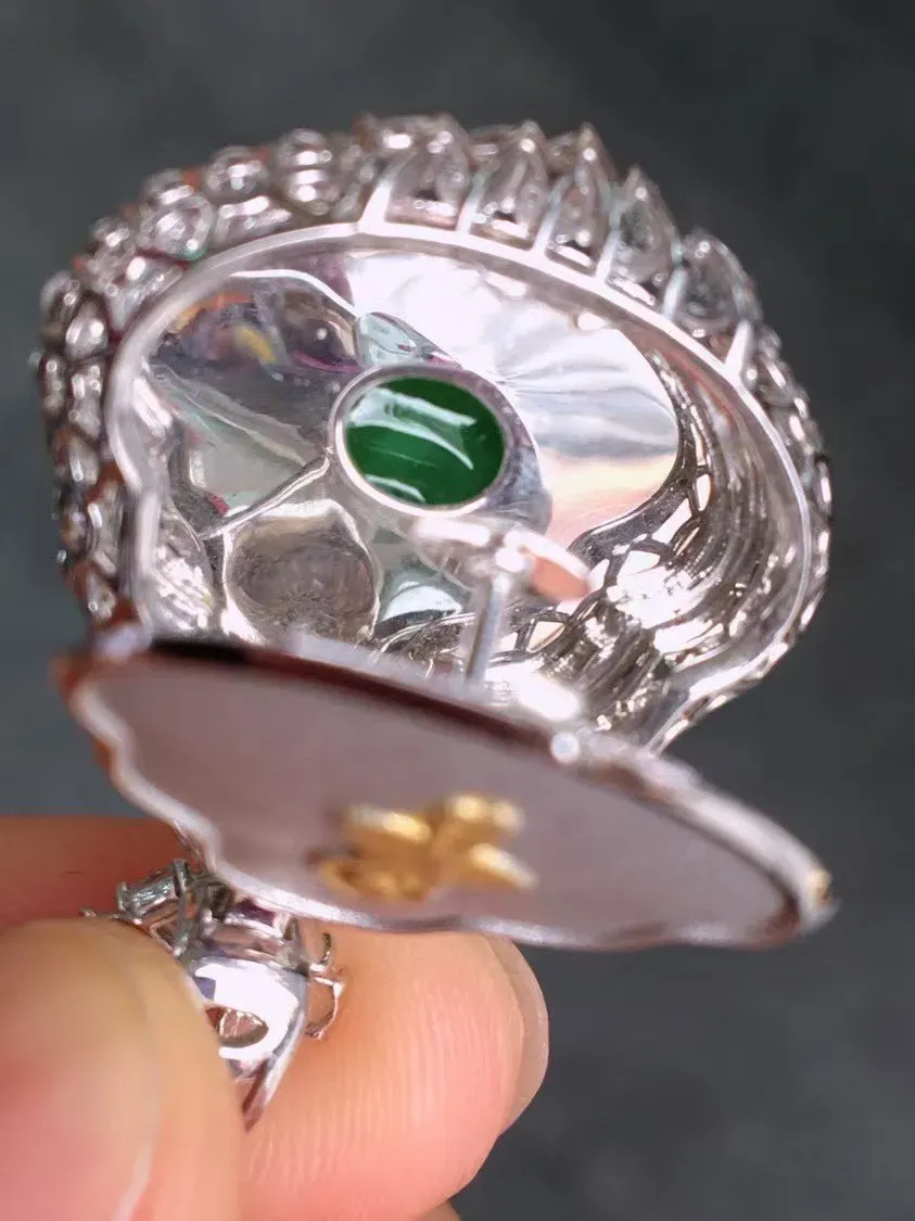 冰种阳绿佛公吊坠、真金真钻镶嵌，种水好，玉质细腻 .裸石尺寸 19.8*17.7*