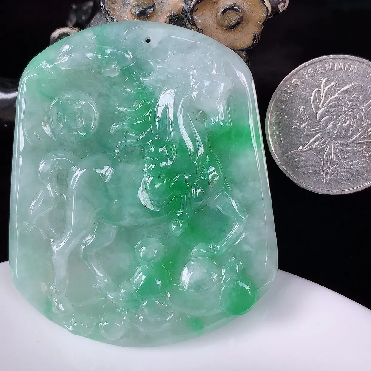 自然光实拍，冰润冰糯种飘绿翡翠生肖马吊坠，马上有钱，种老水足，翠色灵动，寓意美好，佩戴时尚出众！#05.20