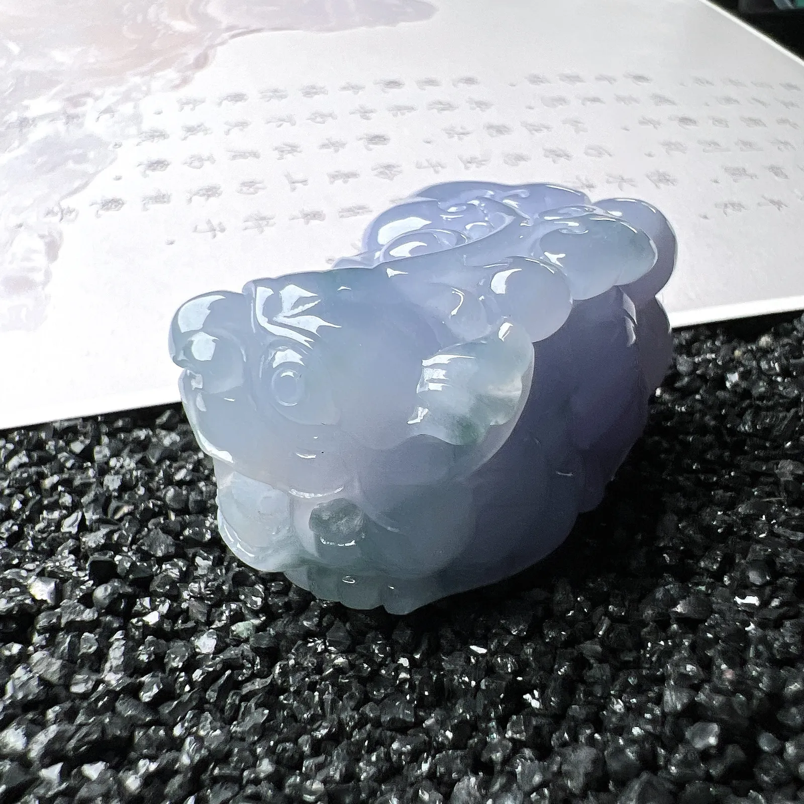 【糯冰种紫飘花貔貅】种地优秀，通透闪亮，起光的料子，厚度很好，工艺雕刻精湛。