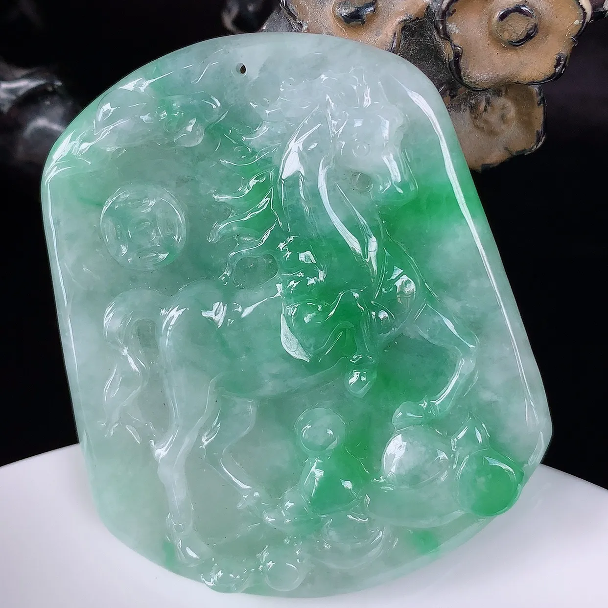 自然光实拍，冰润冰糯种飘绿翡翠生肖马吊坠，马上有钱，种老水足，翠色灵动，寓意美好，佩戴时尚出众！#05.20