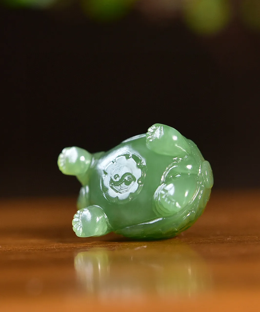 天然和田玉.碧玉.金钱龟.万寿无疆.玉质油润.色泽悦目.寓意健康长寿.平安吉祥.品质保证全国复检.尺寸18.8/13.2./12.6重4.71克.