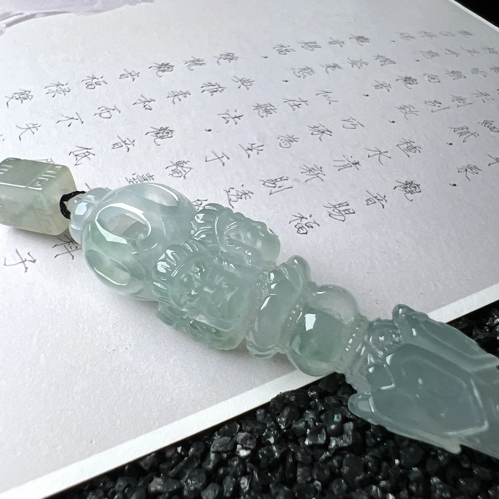 【糯冰种降魔杵】种地优秀，通透闪亮，起光的料子，厚度很好，工艺雕刻精湛。