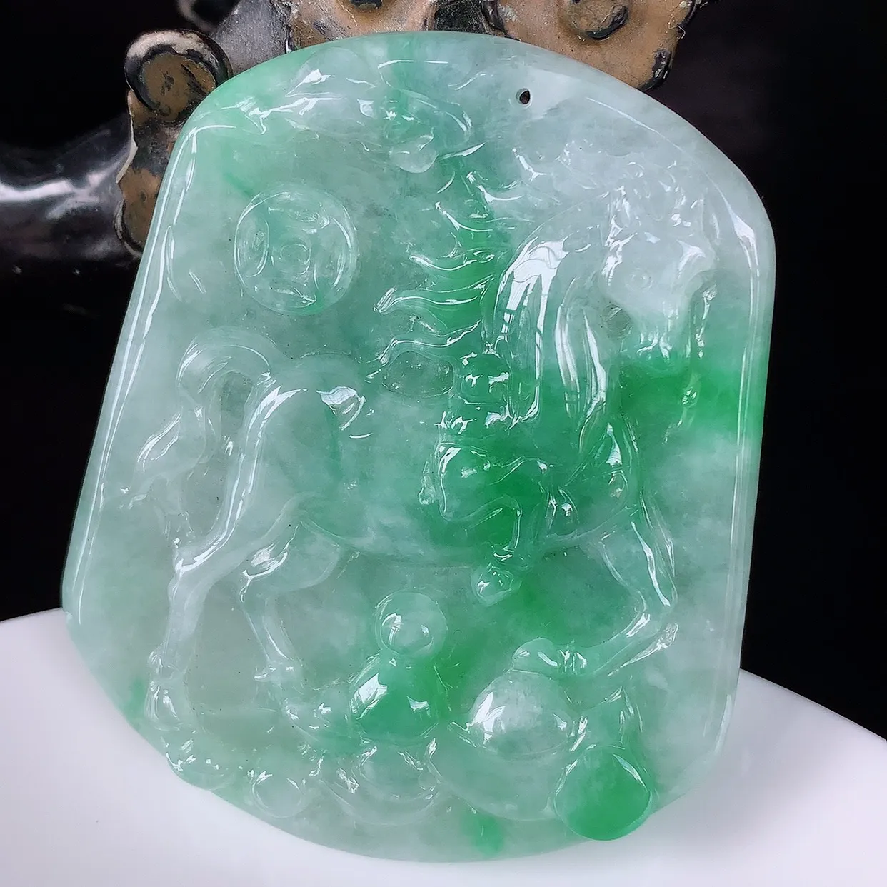 自然光实拍，冰润冰糯种飘绿翡翠生肖马吊坠，马上有钱，种老水足，翠色灵动，寓意美好，佩戴时尚出众！#05.20