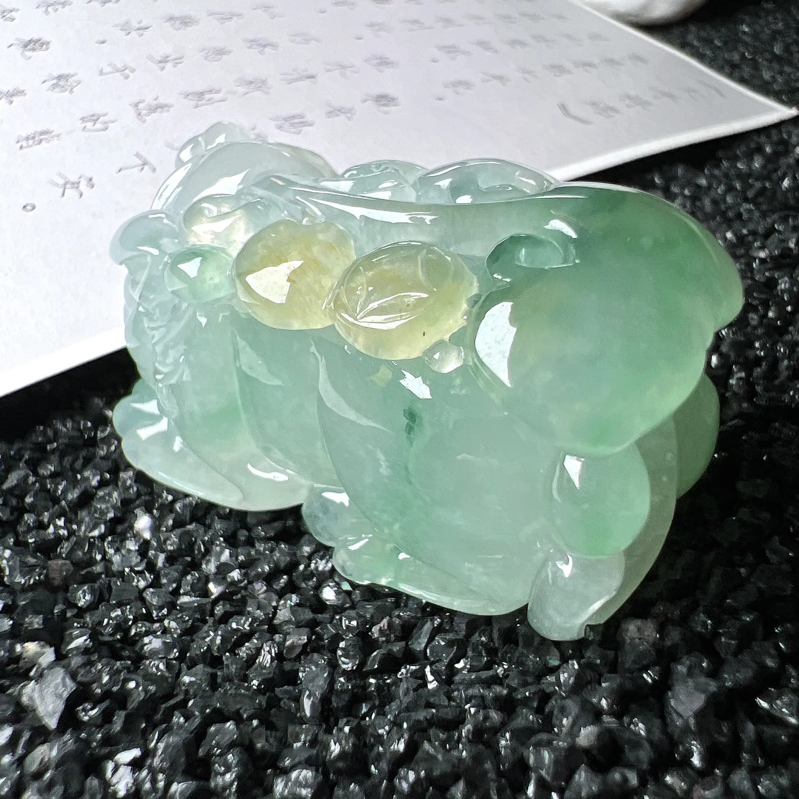 【糯冰种三彩貔貅】种地优秀，通透闪亮，起光的料子，厚度很好，工艺雕刻精湛。