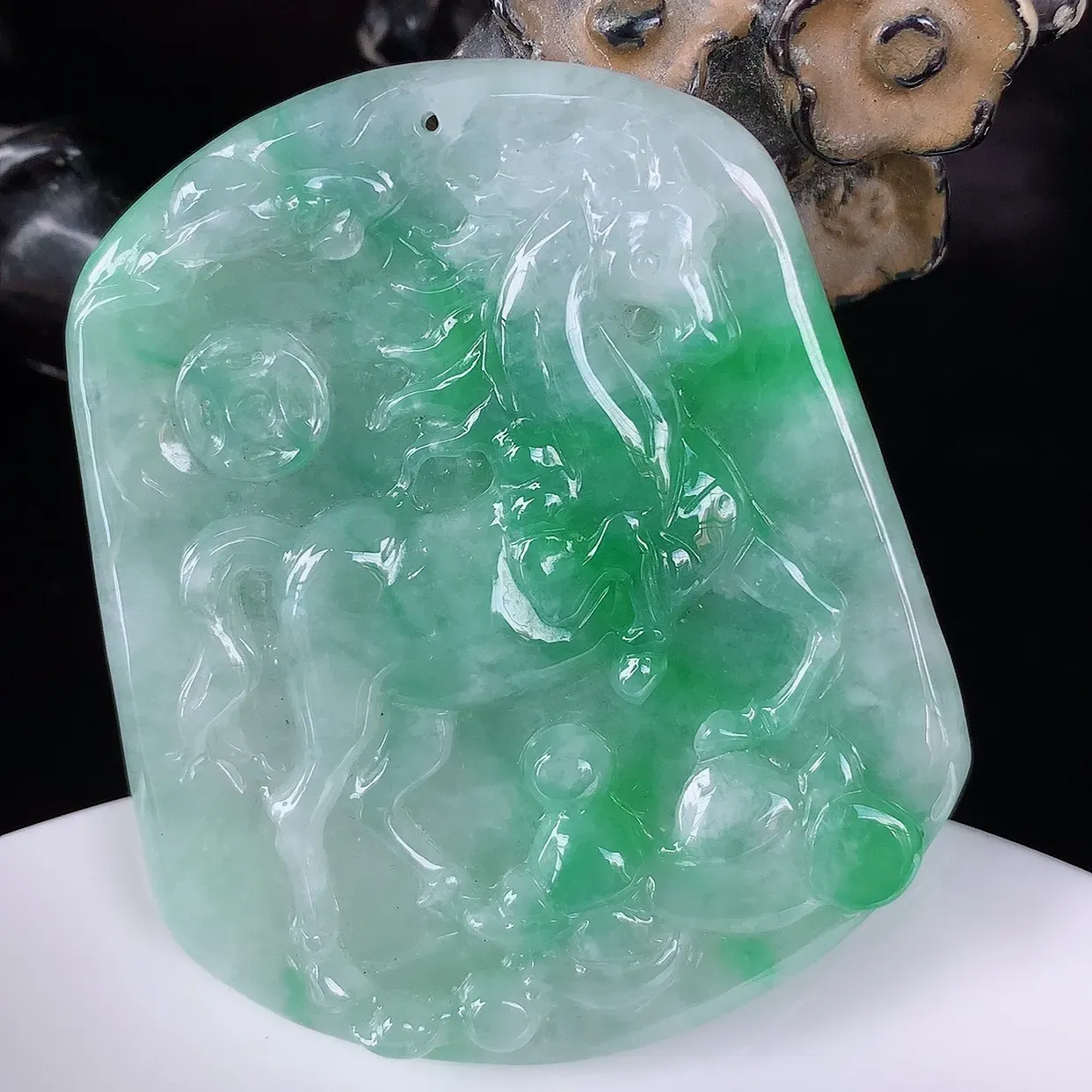 自然光实拍，冰润冰糯种飘绿翡翠生肖马吊坠，马上有钱，种老水足，翠色灵动，寓意美好，佩戴时尚出众！#05.20