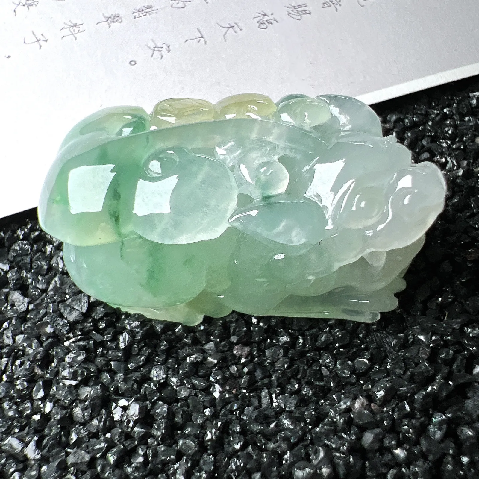 【糯冰种三彩貔貅】种地优秀，通透闪亮，起光的料子，厚度很好，工艺雕刻精湛。