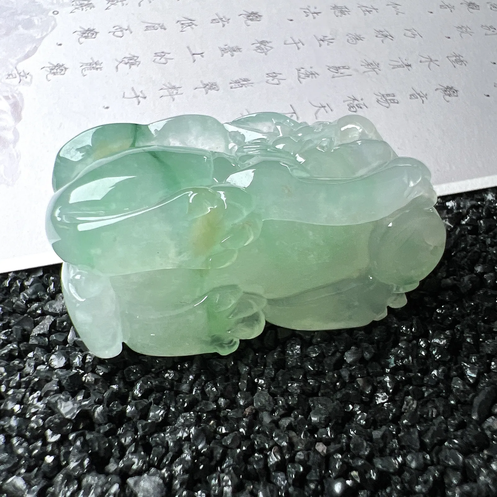 【糯冰种三彩貔貅】种地优秀，通透闪亮，起光的料子，厚度很好，工艺雕刻精湛。